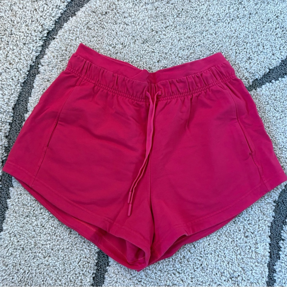 Inner Glow High Rise Short 3" in Cherry Mist